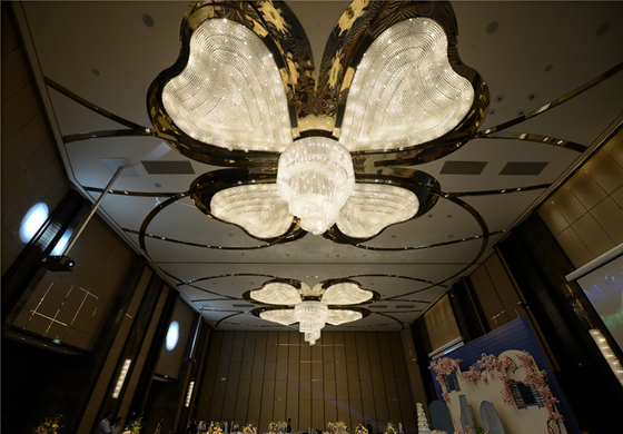 Interior Decoration Four-Leaf Clover Shape Mall Hotel Stage Luxury Lobby Crystal Led Chandelier Ceiling Light