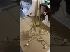 Современный на заказ Золото Алюминий Длинный потолок Подвеска вращающаяся лестница Большая гостиная