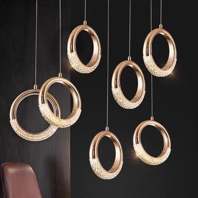 Postmodern Light Luxury Pendant Light Для спальни лестницы и обеденный стол 50000 часов Продолжительность жизни Алюминиевый акриловый материал