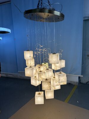 Современная роскошная квадратная светодиодная латунная люстра с большим алебастровым подвесом и регулируемой высотой для гостиной