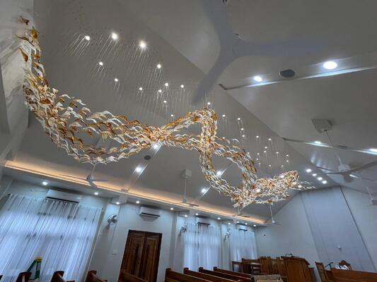 Современные роскошные потолочные подвесные лампы Золотые скрученные стеклянные листовые люстры Лоби гостиная Вилла Освещение светильники современные